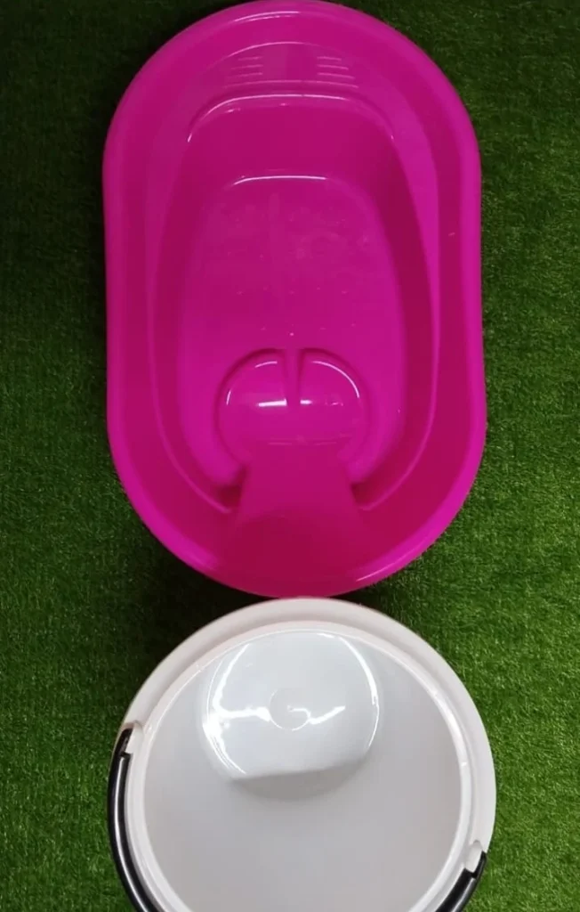 1 baby basin and 1 baby bucket